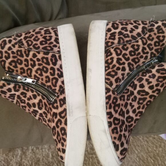 Leopard Print High-Top Fashion Sneakers with double Zipper. - Picture 3 of 5